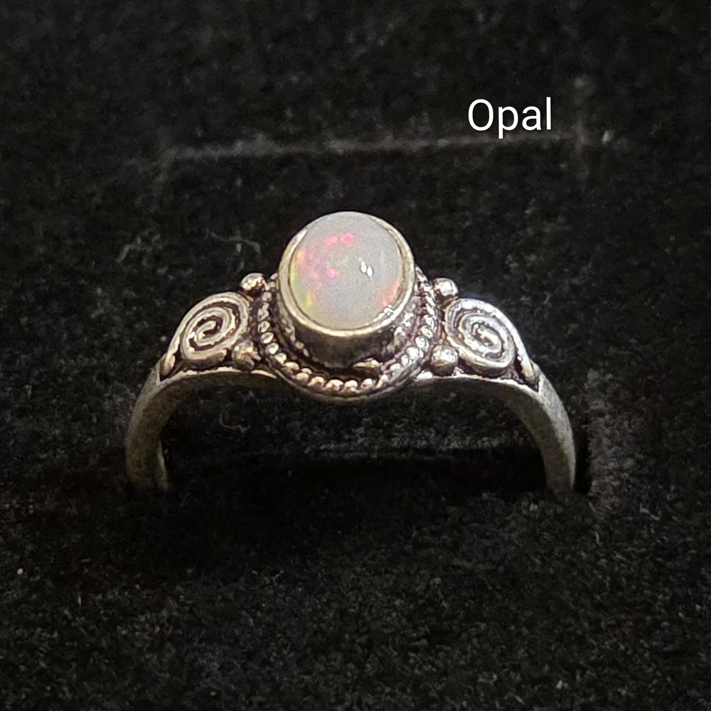 NWOT Elegant Handmade Oxidized Opal Silver Ring Size 7.75 to Size 8